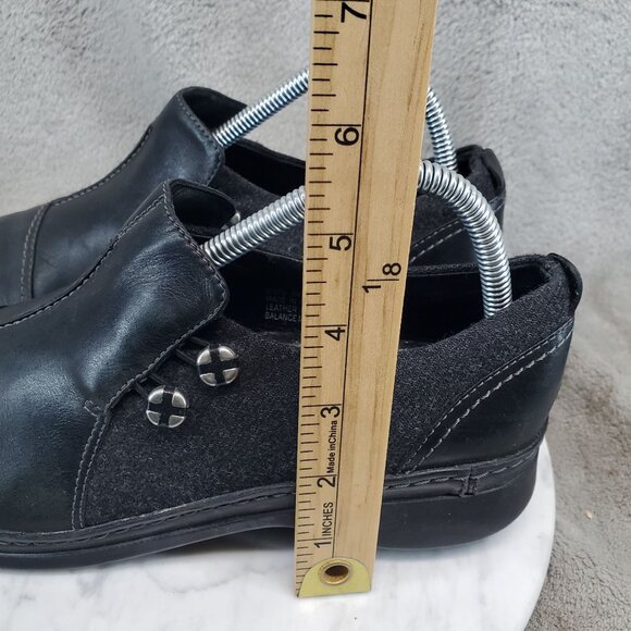 Clarks Shoes Womens Size 8 Black Leather Slip On Clogs - Picture 4 of 10